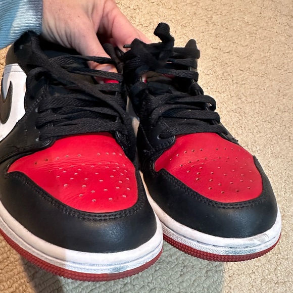 Men’s Nike Jordan 1 Low Bred Toe - Red, Black & White size 8 - Picture 9 of 13